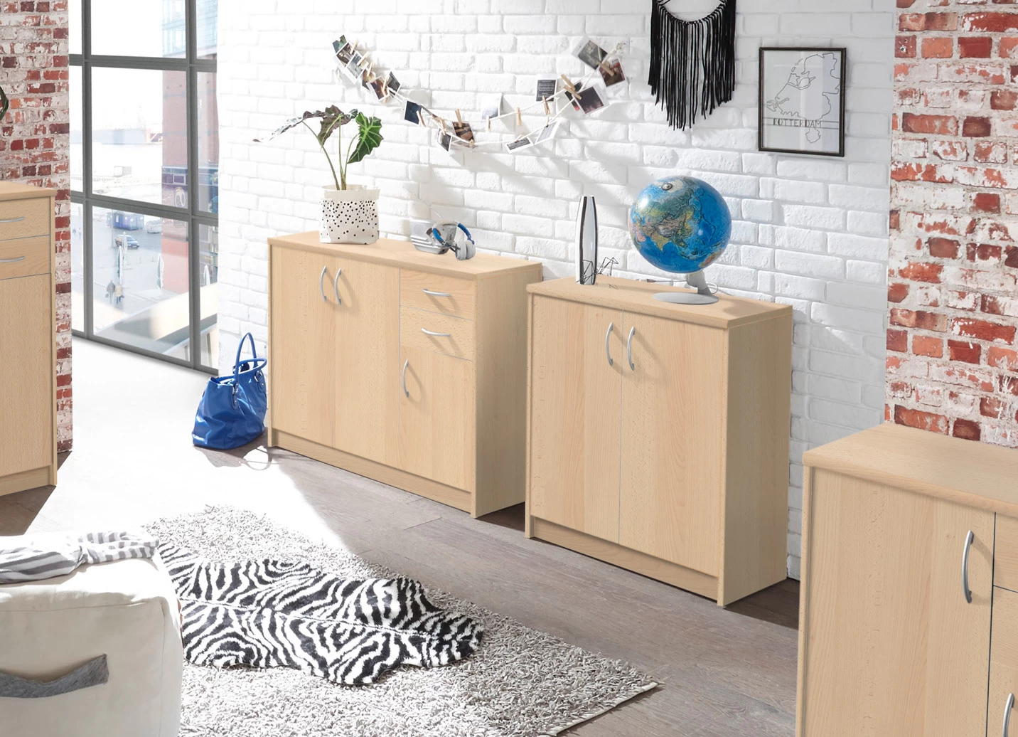 Kombifreundliche Kommode Mit Silberfarbenen Griffen 6 Kombifreundliche Kommode Mit Silberfarbenen Griffen – Bild 4