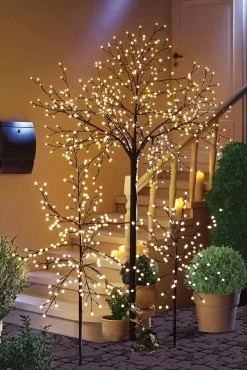 LED-Baum Mit LED-Kugeln