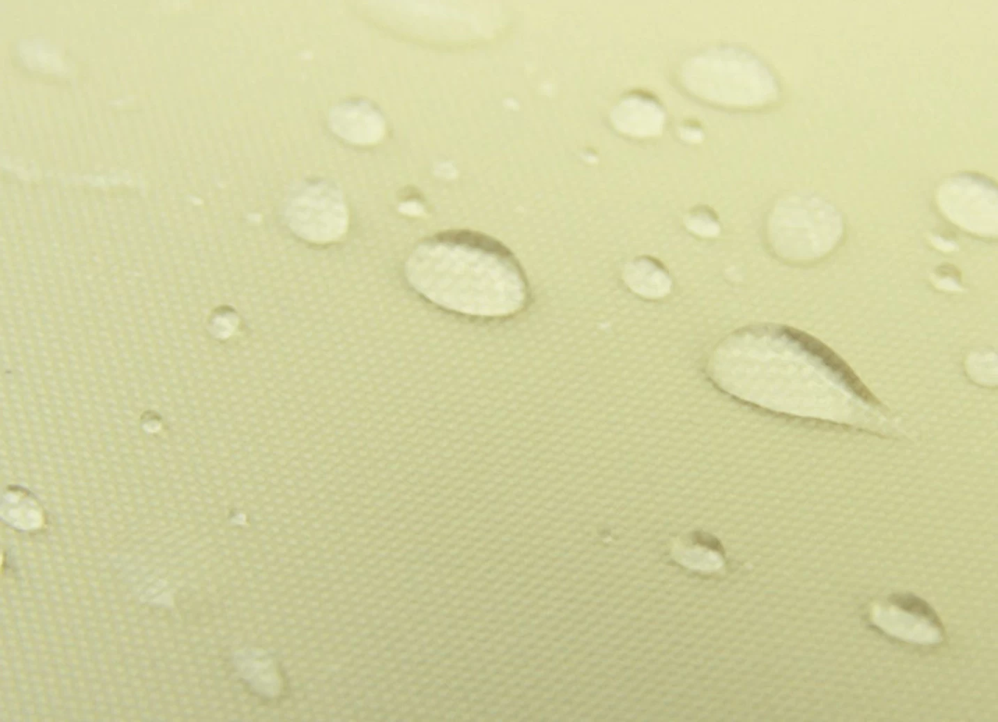 Reißfeste, Witterungsbeständige Und Atmungsaktive Schutzhüllen 4 Reißfeste, Witterungsbeständige Und Atmungsaktive Schutzhüllen – Bild 2