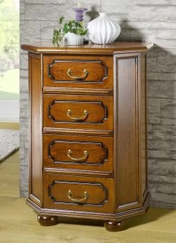 Schubladenkommode Mit Detailreichen Schnitzereien