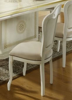 Stilvolle Stühle Mit Hochglanzlackierter Kunststoffoberfläche -Haushaltsgegenstände Geschäft stilvolle stuehle mit hochglanzlackierter kunststoffoberflaeche farbe beige gold beige