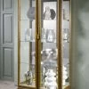 Stilvolle Vitrine Aus Massivem Holz -Haushaltsgegenstände Geschäft stilvolle vitrine aus massivem holz farbe nussbaum gold