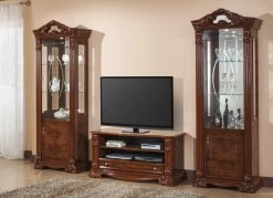 Stilvolles Möbelprogramm, Verschiedene Ausführungen