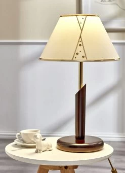 Tischleuchte Mit Stoffschirm -Haushaltsgegenstände Geschäft tischleuchte mit stoffschirm farbe nussbaum