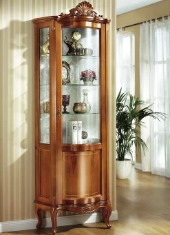 Vitrine Mit Intarsien-Arbeiten An Den Fronten