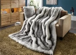 Wohn-Accessoires Aus Naturgetreuem Langhaar-Webpelz -Haushaltsgegenstände Geschäft wohn accessoires aus naturgetreuem langhaar webpelz farbe weiss silber meliert groesse 910